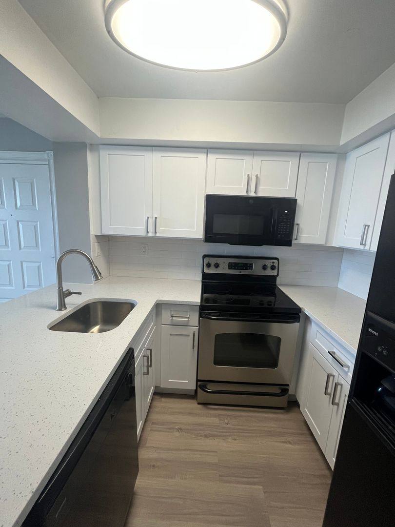Apartment for rent at 752 Executive Center Dr, West Palm Beach, FL 33401
