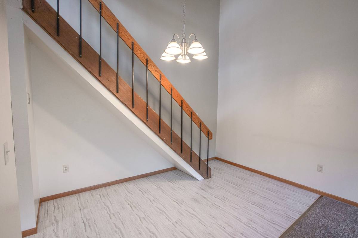 Apartment for rent at 607 Kenwood Ave, Duluth, MN 55811