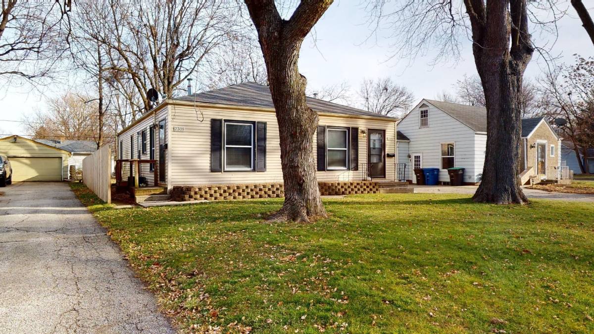 House for rent at 2309 37th St, Des Moines, IA 50310
