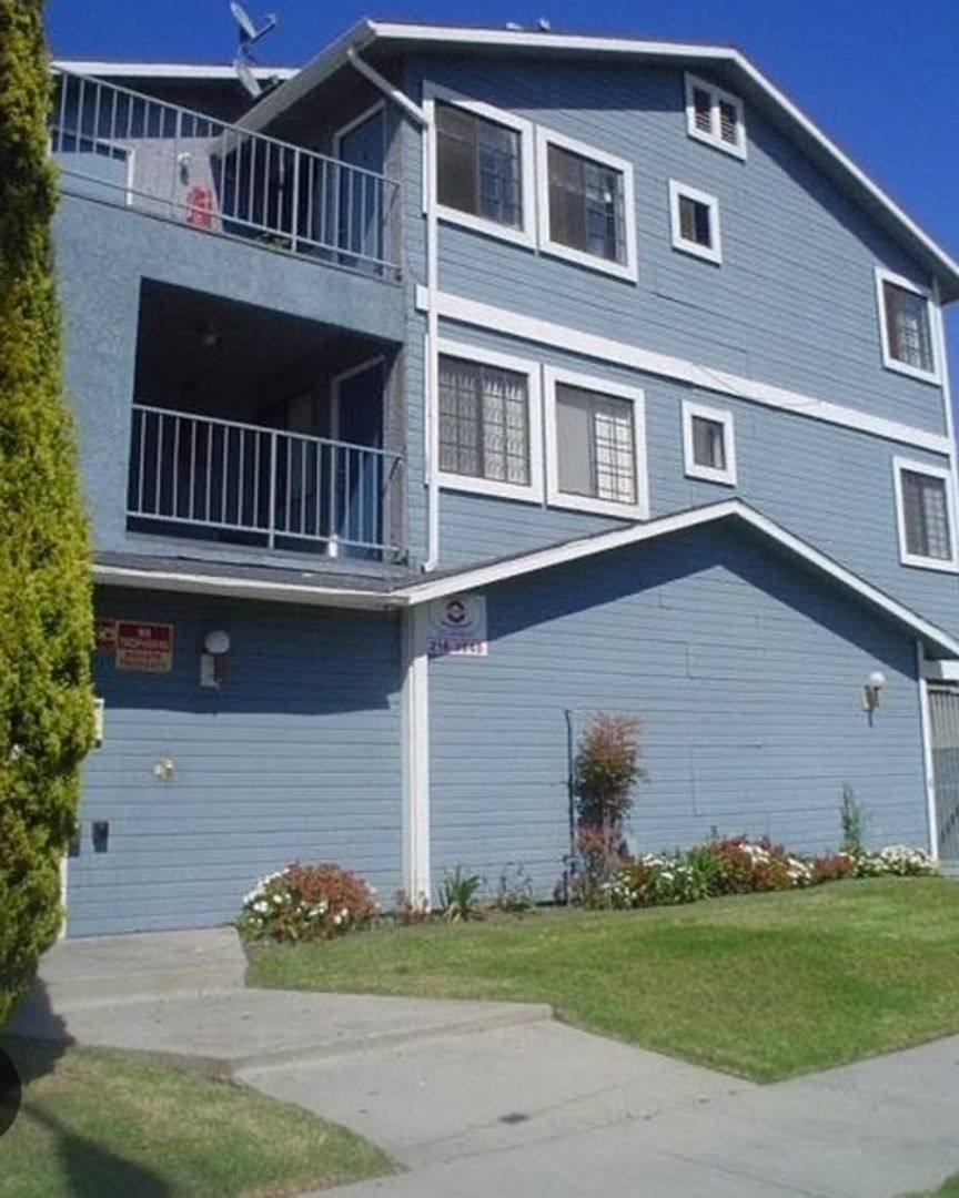 Apartment for rent at 4513 W 115th St, Hawthorne, CA 90250