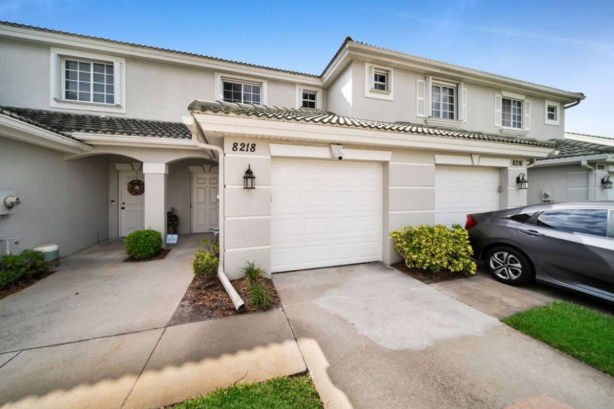 Townhouse for rent at 8218 Pacific Beach Dr, Fort Myers, FL 33966