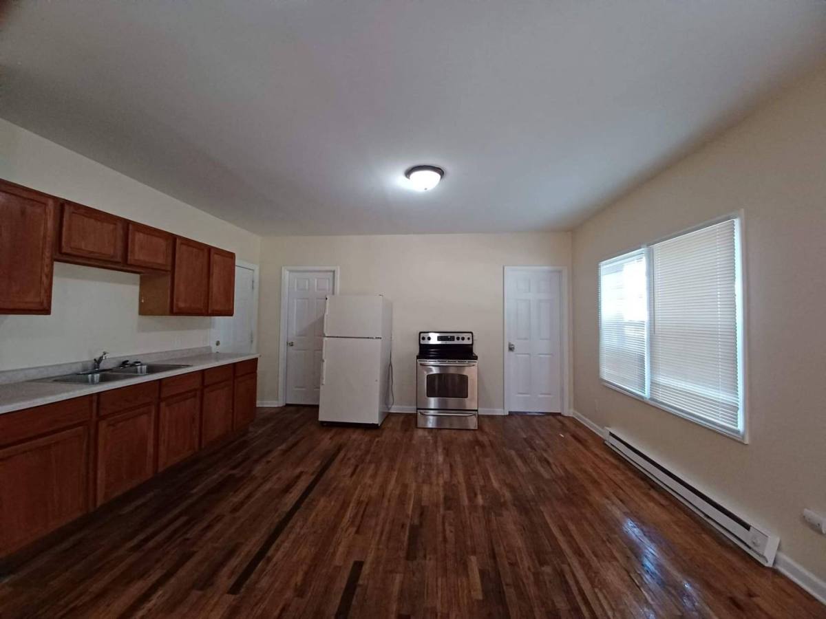 Apartment for rent at 810 15th Ave, Rockford, IL 61104