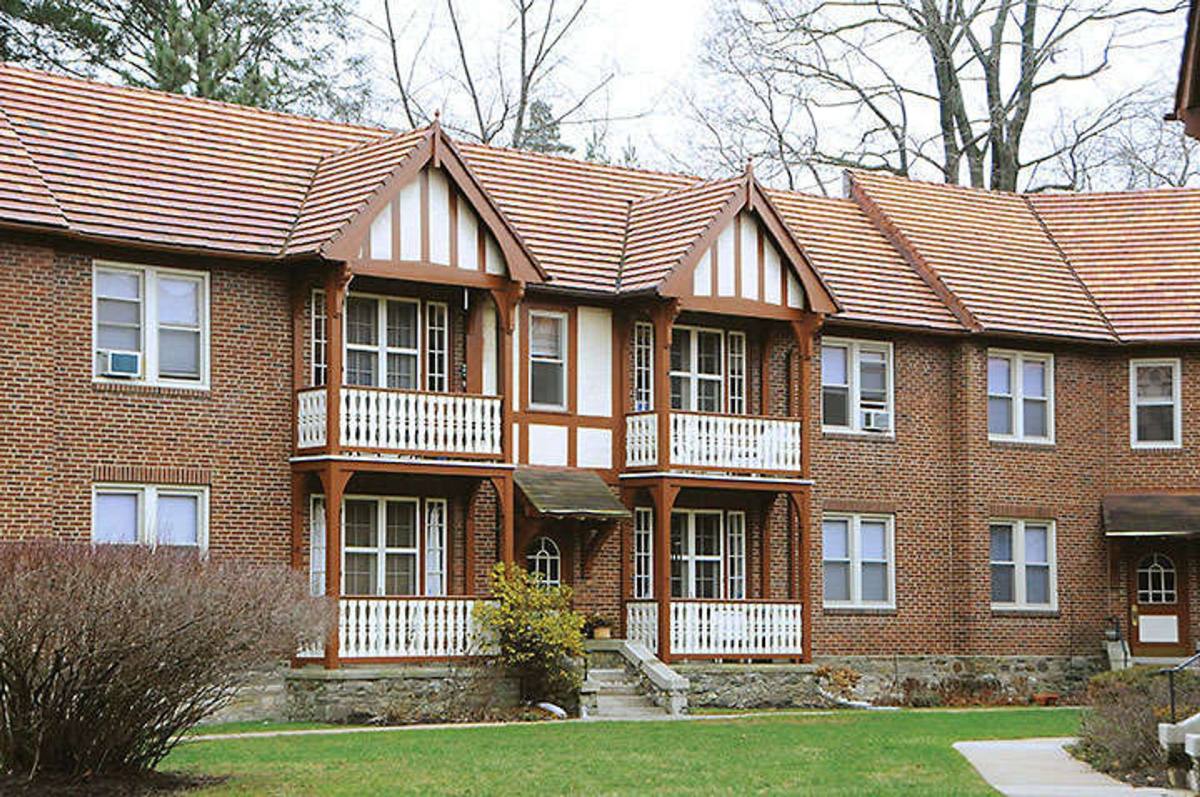 Apartment for rent at 116 Windermere Ave, Wayne, PA 19087