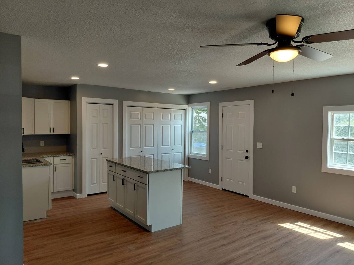 House for rent at 411 SE Pinecrest Dr, Topeka, KS 66605