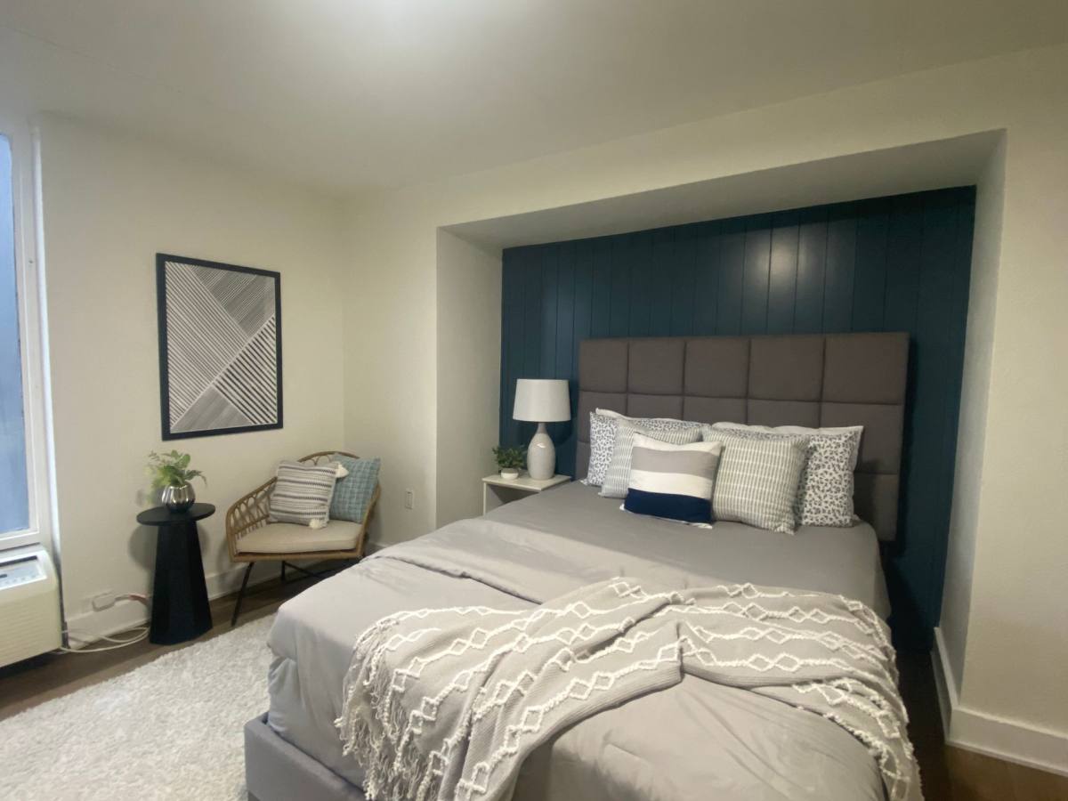 Apartment for rent at 5626 Douglas Ave, Des Moines, IA 50310