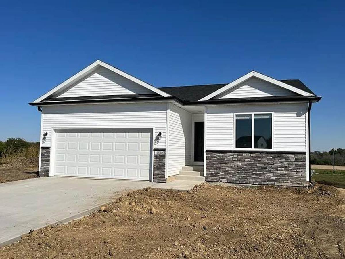 House for rent at 1665 20th Ave SE, Altoona, IA 50009