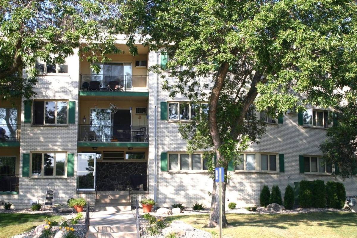 Apartment for rent at 4440 Parklawn Ave, Minneapolis, MN 55435