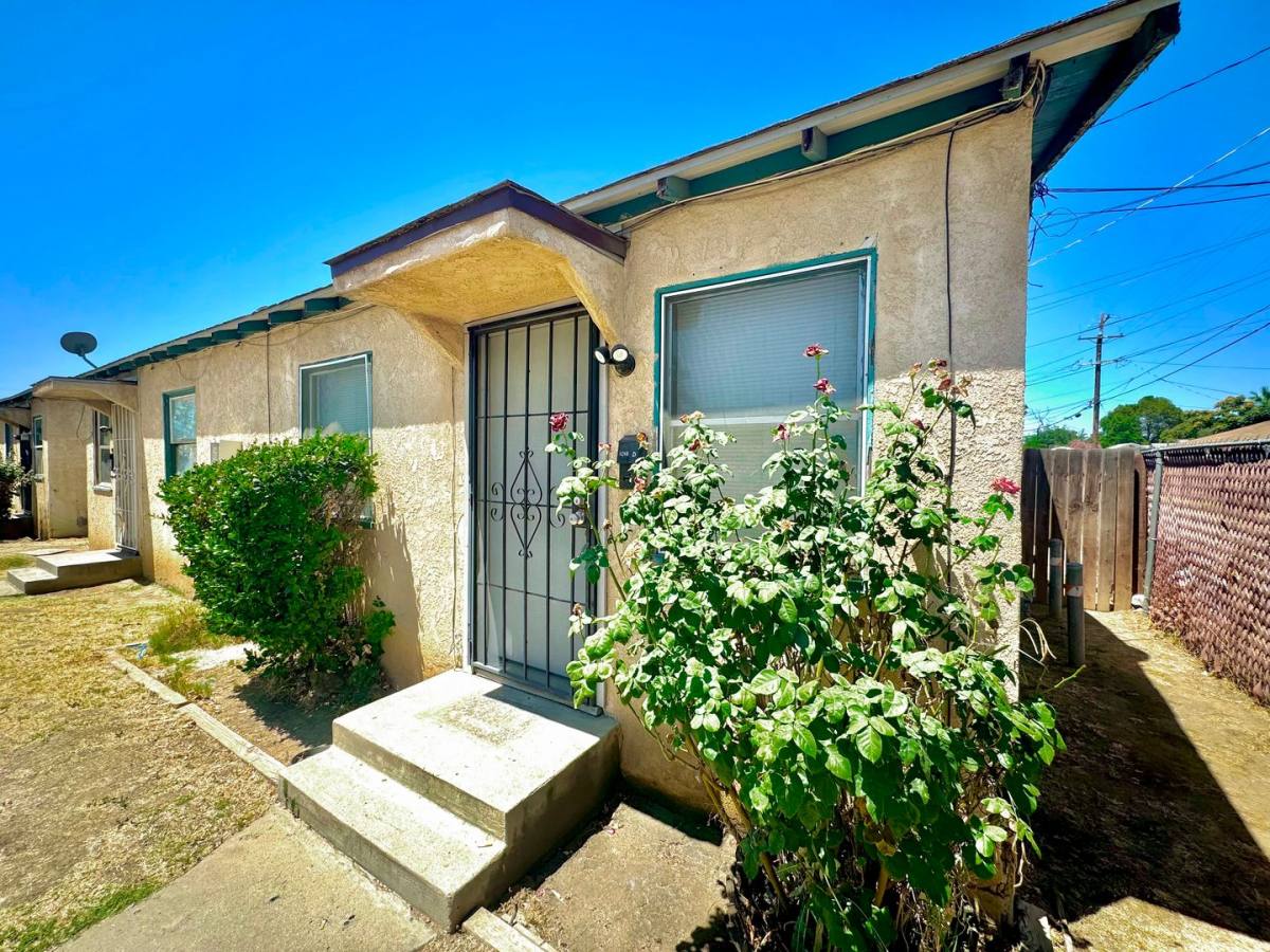 Apartment for rent at 1018 Wilson Ave, Bakersfield, CA 93308