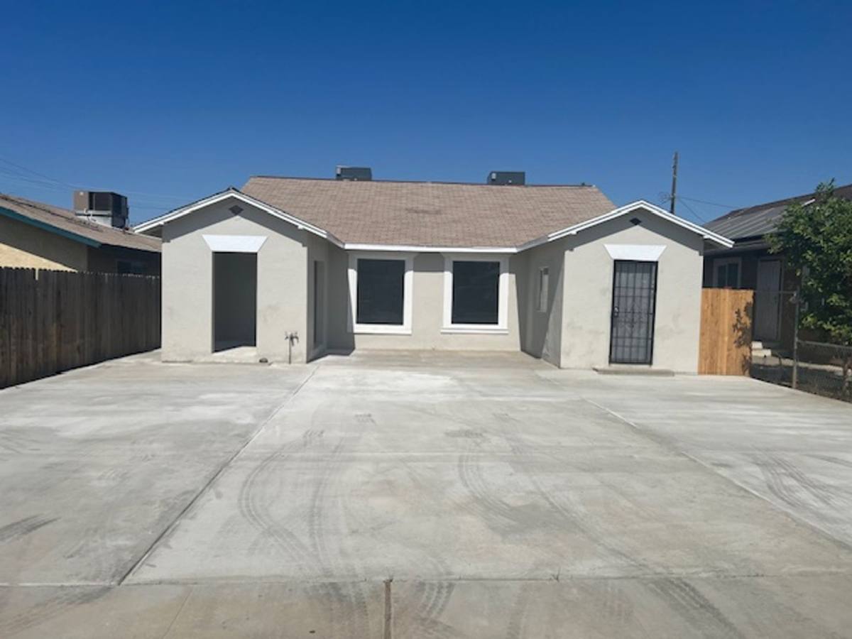 Townhouse for rent at 1291-1293 Holden Ave, Dinuba, CA 93618