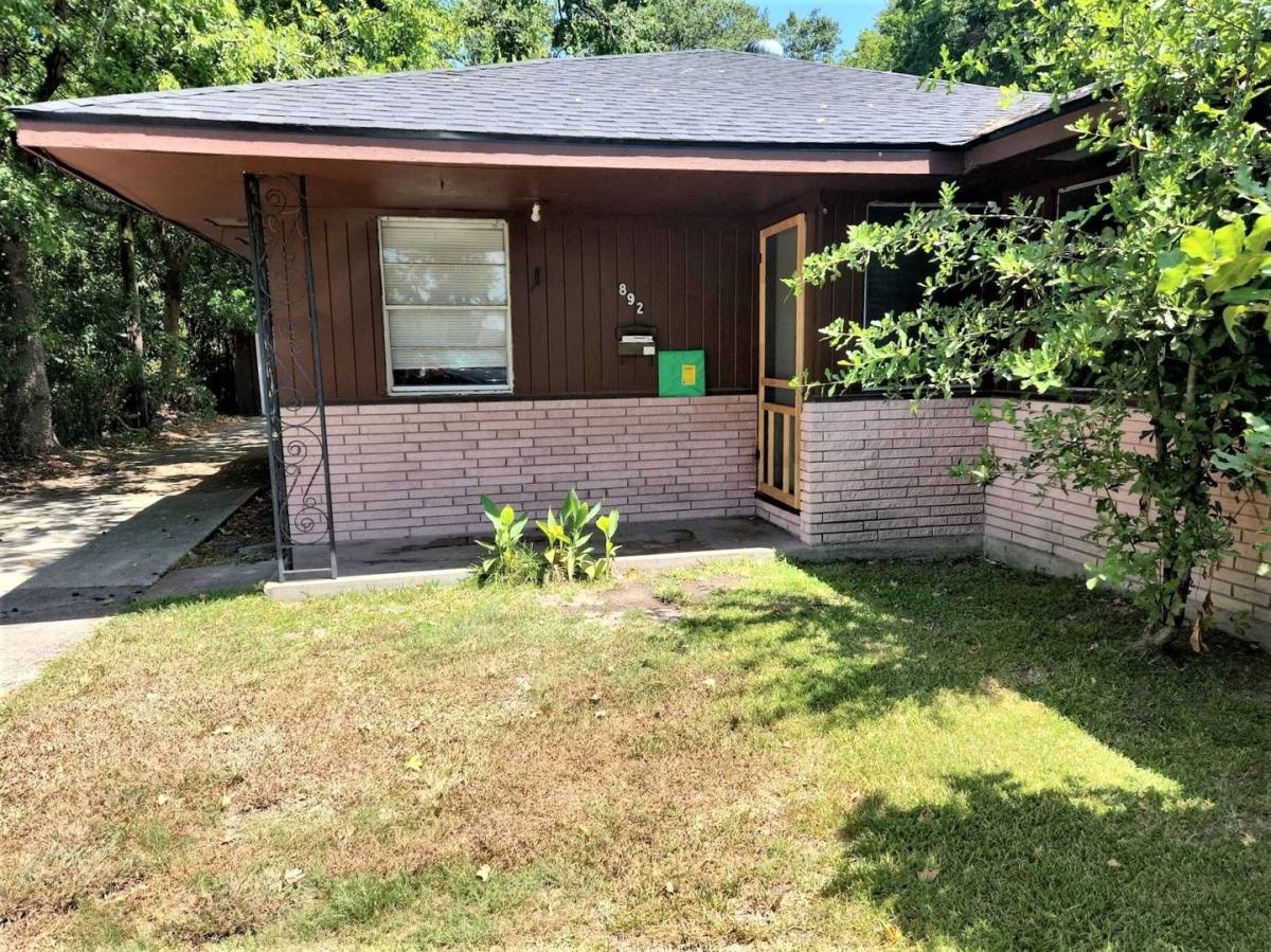 Townhouse for rent at 890-892 Harriot St, Beaumont, TX 77705