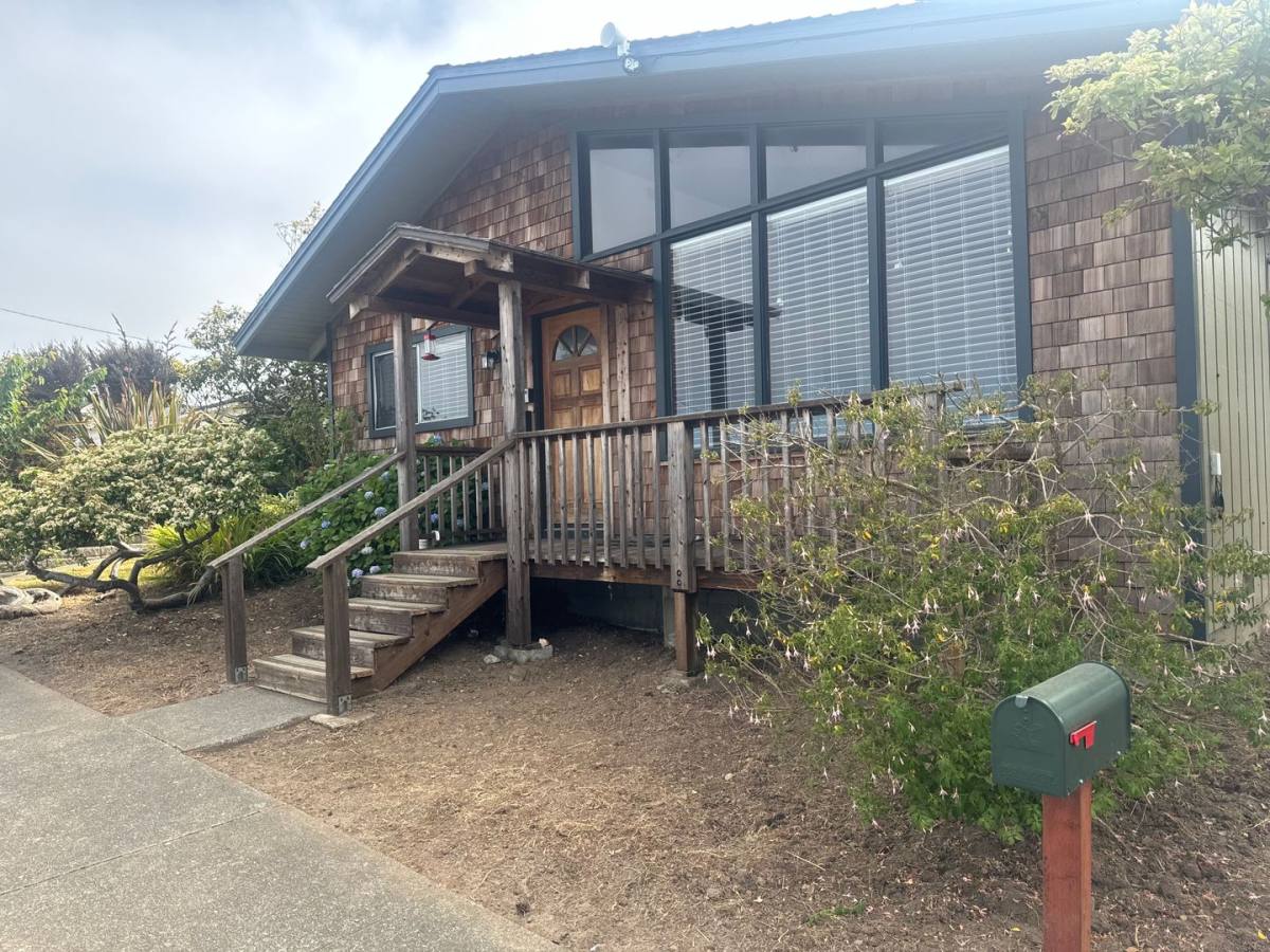 372 S Whipple St, Fort Bragg, CA 95437