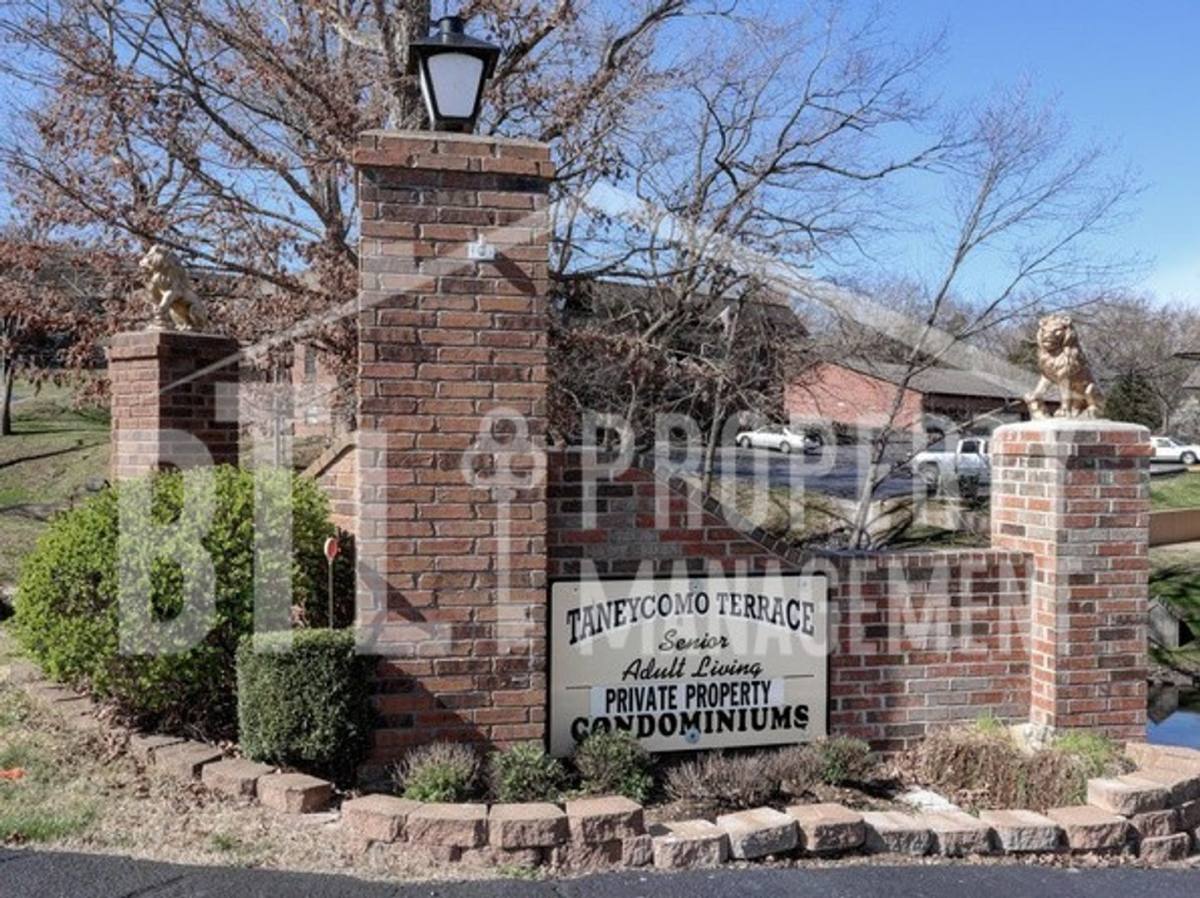 Condo for rent at 130 Wilshire Dr, Hollister, MO 65672