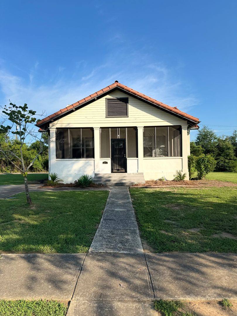 House for rent at 252 Drennen Dr, Anniston, AL 36205