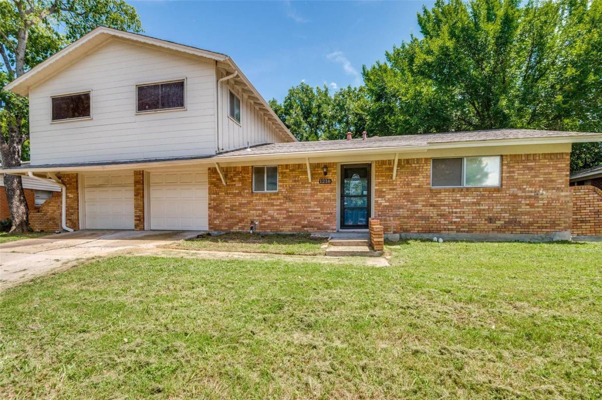 House for rent at 1216 Desiree Lane, Hurst, TX 76053