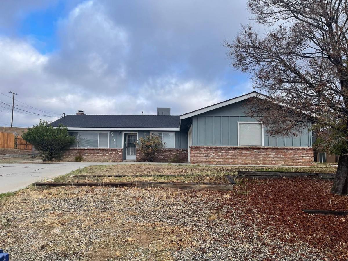 House for rent at 21101 Brentwood Dr, Tehachapi, CA 93561
