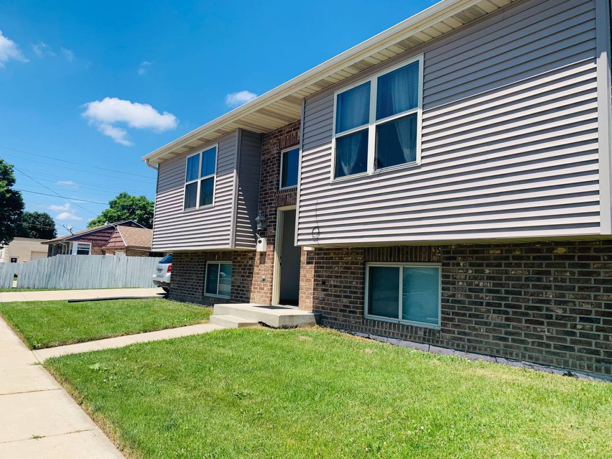 Apartment for rent at 2708 48th St, Kenosha, WI 53140