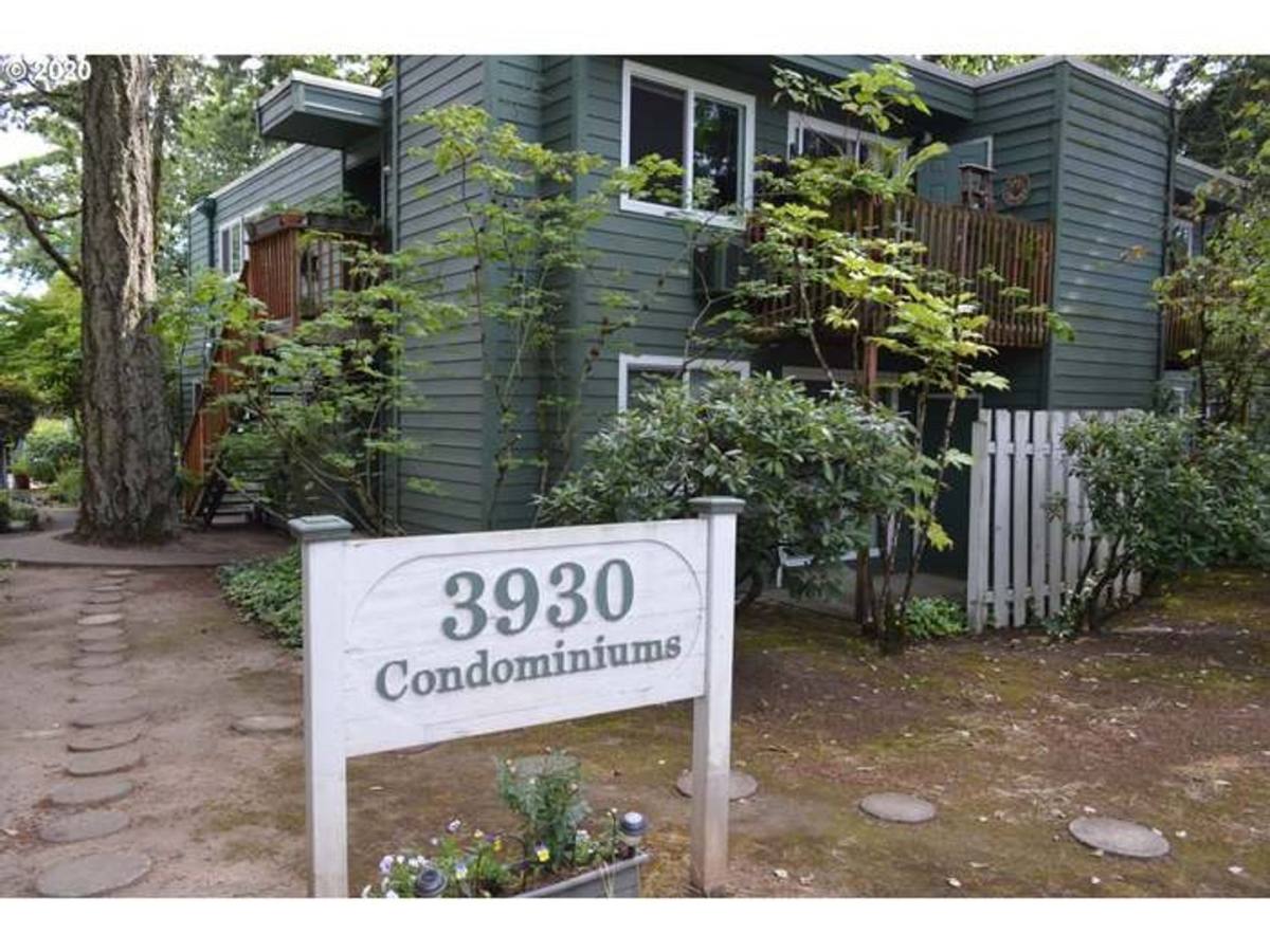Condo for rent at 3930 Lake Grove, Lake Oswego, OR 97035