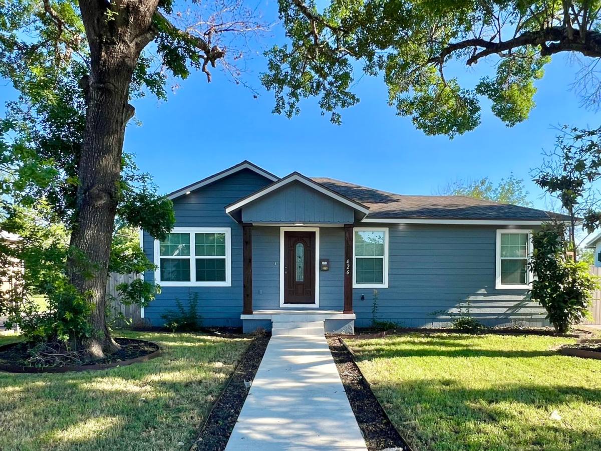 House for rent at 426 W Wildwood, San Antonio, TX 78212