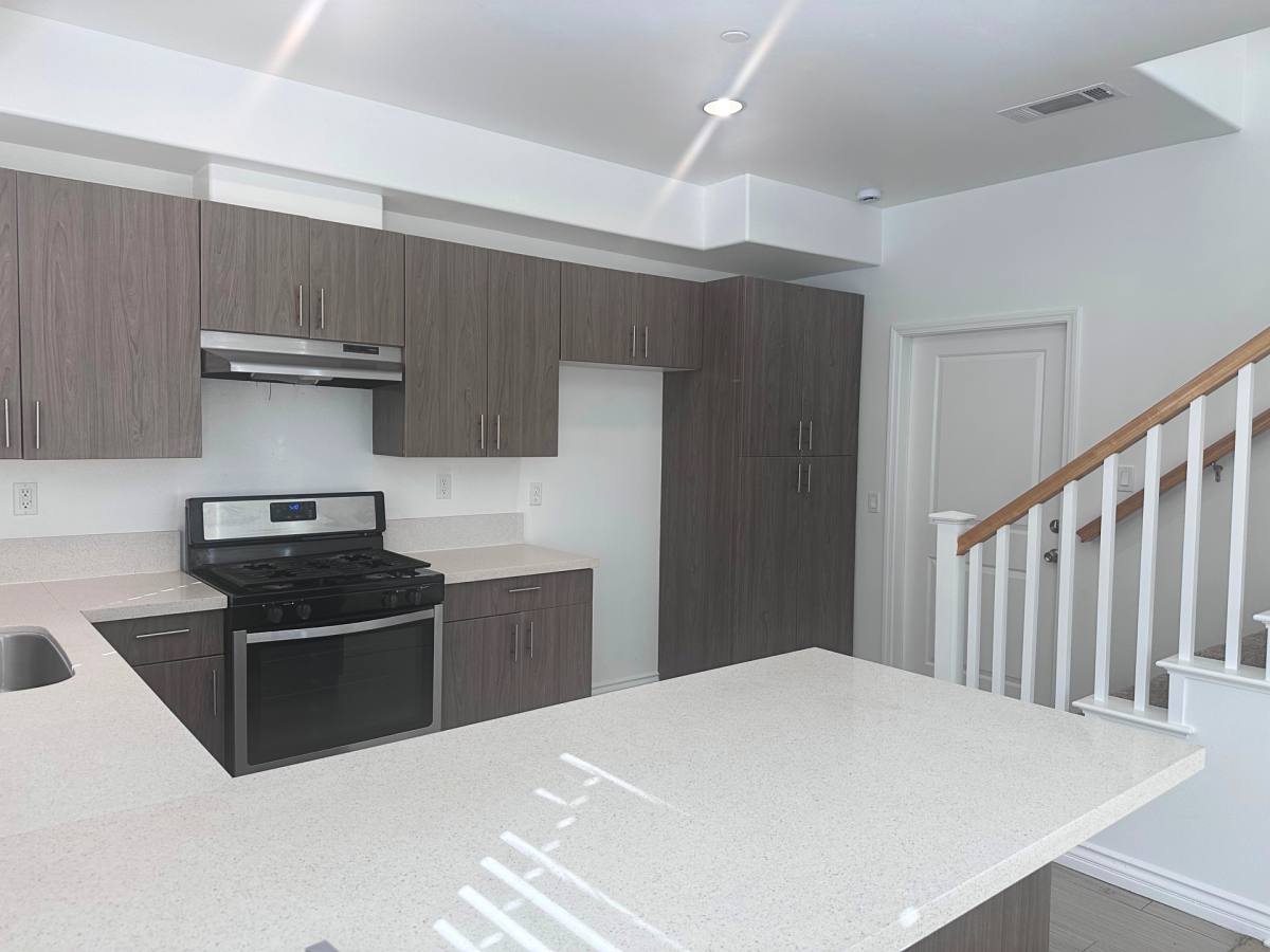 Townhouse for rent at 11942 Terra Bella St, Sylmar, CA 91342
