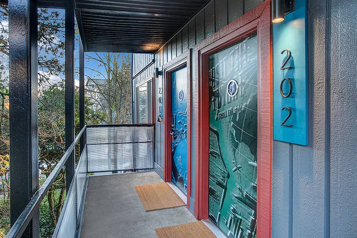 Apartment for rent at 906 N 35th St, Seattle, WA 98103