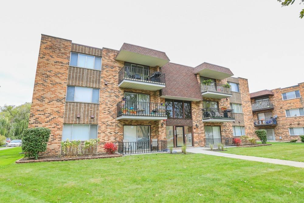 Apartment for rent at 7330 Sandalwood Dr, Tinley Park, IL 60477