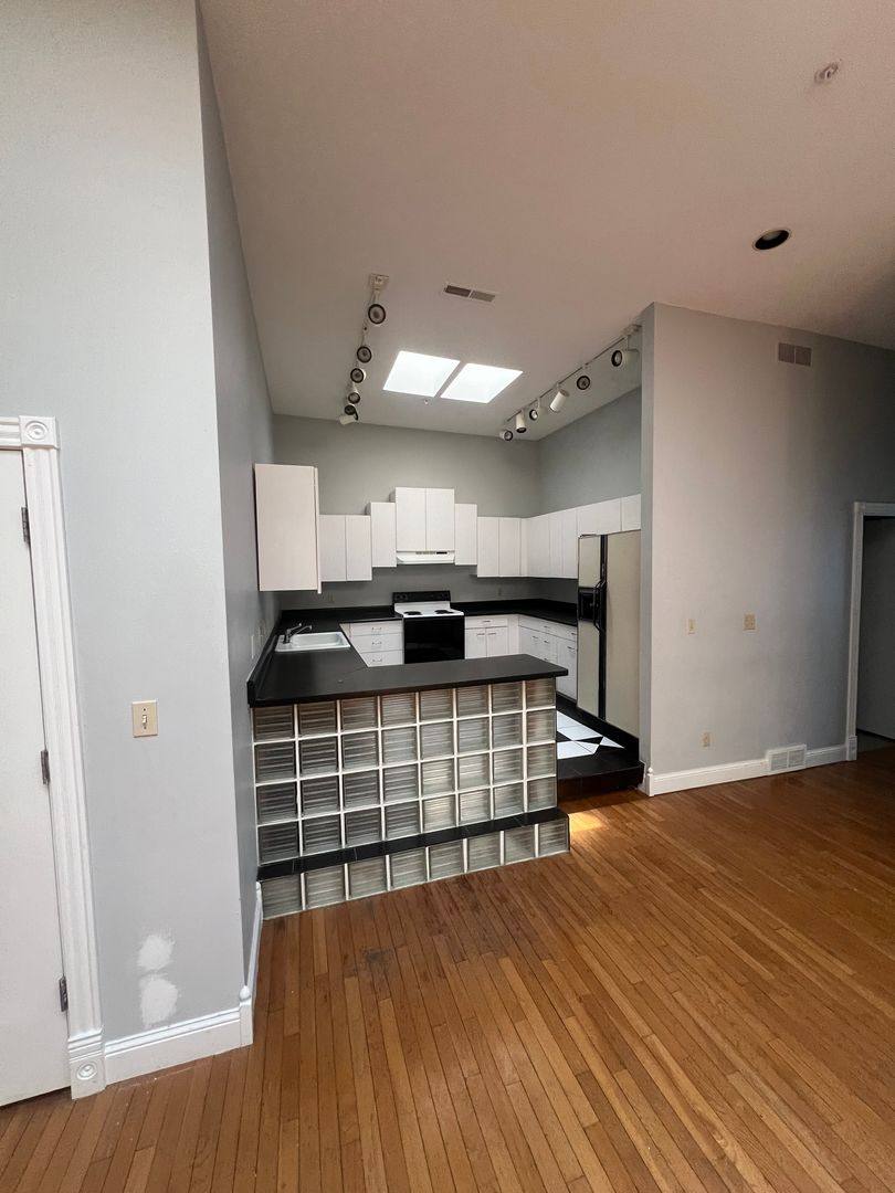 Apartment for rent at 628 Sycamore St, Waterloo, IA 50703