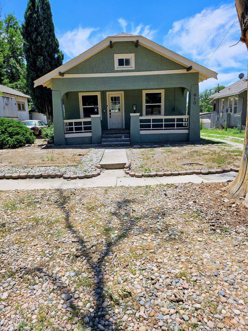 House for rent at 910 E 11th St, Pueblo, CO 81001