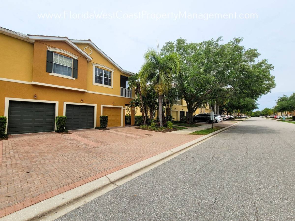Townhouse for rent at 8027 Limestone Lane, Sarasota, FL 34233