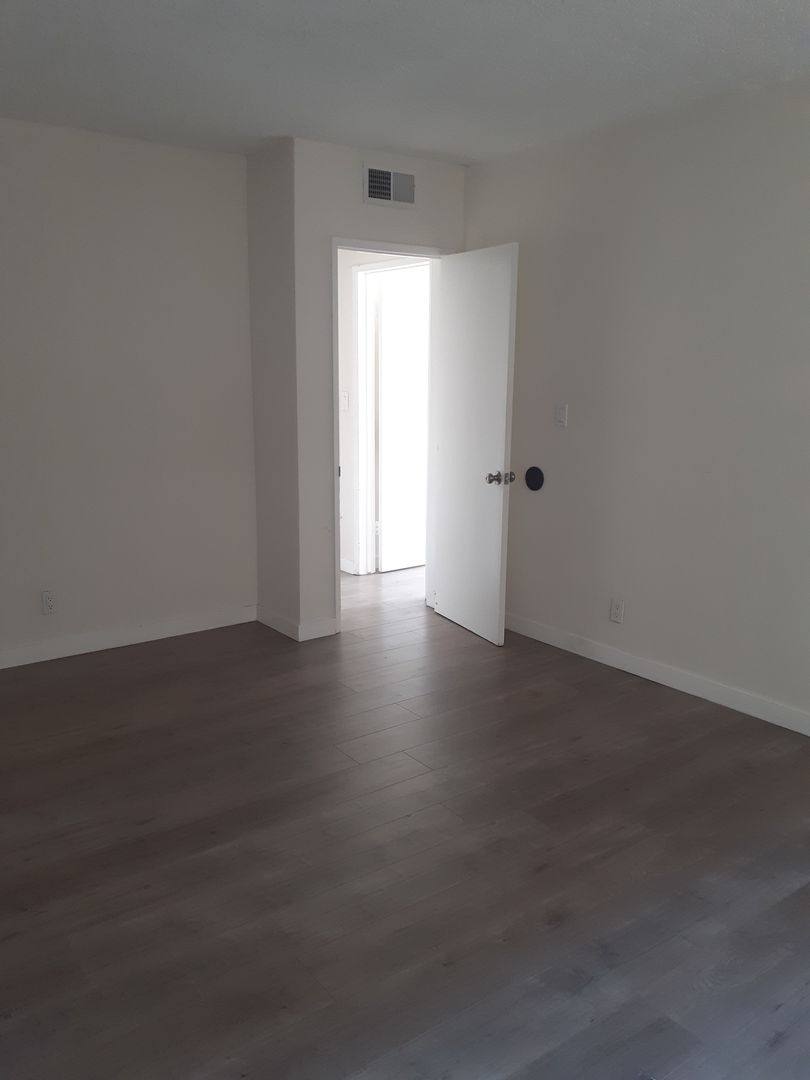 Apartment for rent at 347 Westminster Ave, Los Angeles, CA 90020