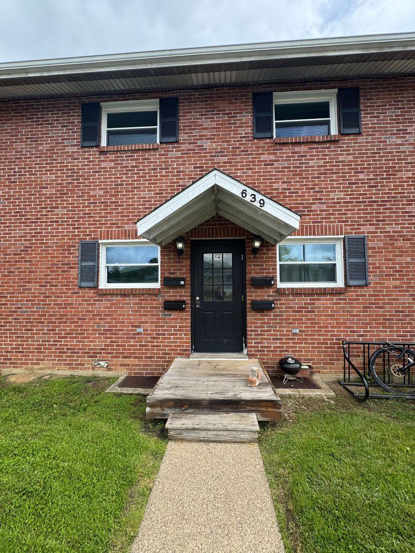 Apartment for rent at 639 Russian St, California, PA 15419