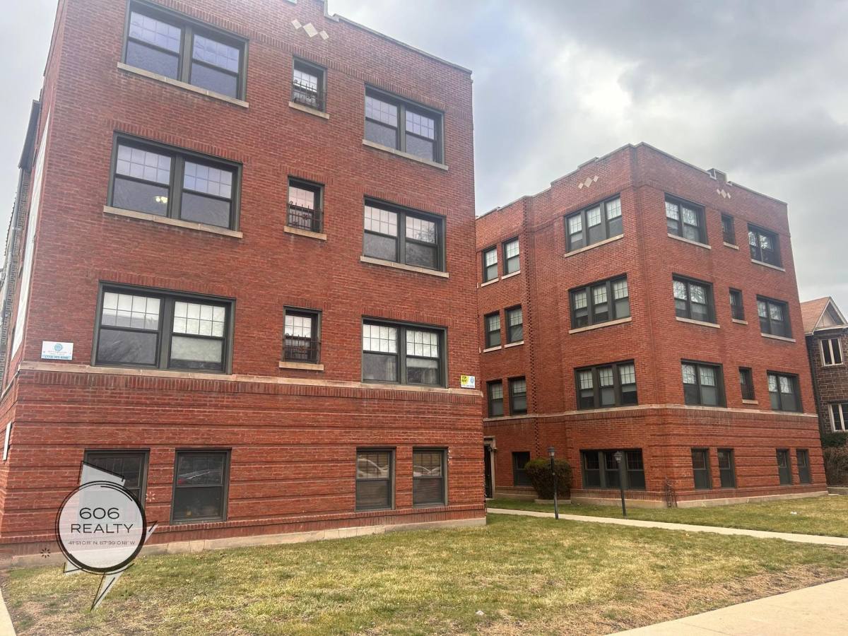 Apartment for rent at 3252-58 Maple Ave, Berwyn, IL 60402