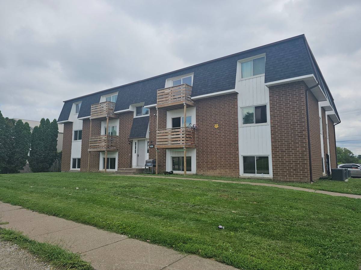 Apartment for rent at 2617 N Clark St, Davenport, IA 52804