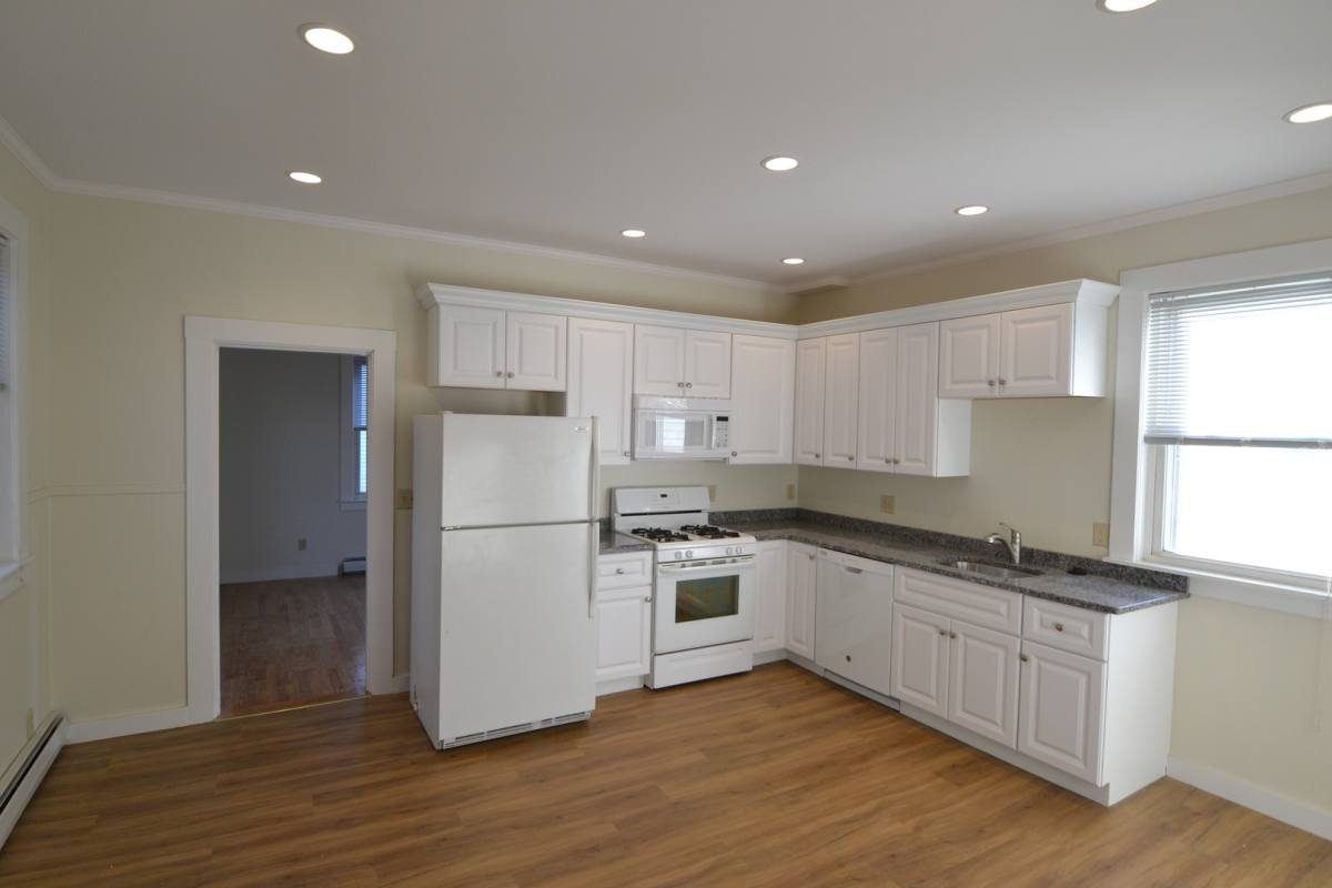 Apartment for rent at 68 Highland St, Amesbury, MA 01913