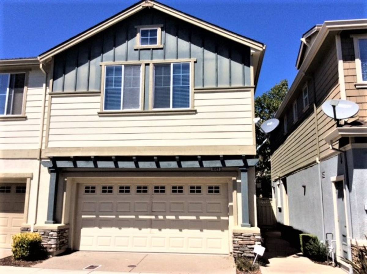 Townhouse for rent at 6325 Bray Court, Dublin, CA 94568