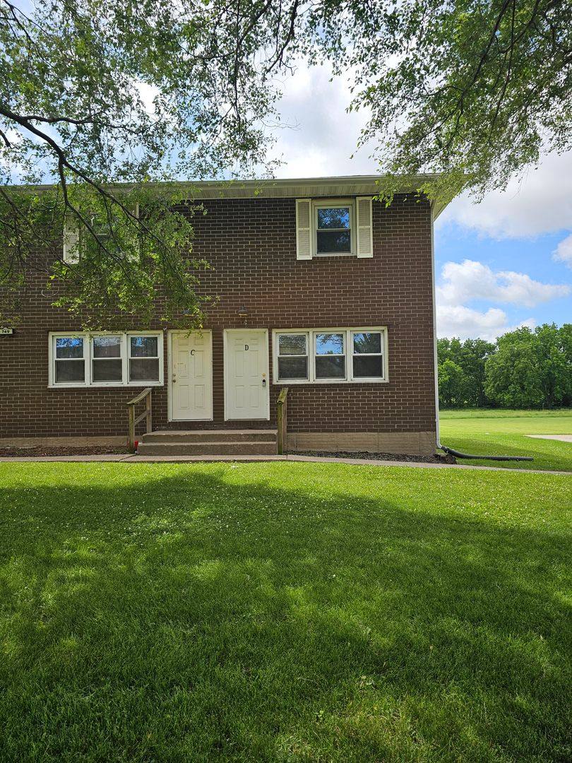 Apartment for rent at 749 W 61st St, Davenport, IA 52806
