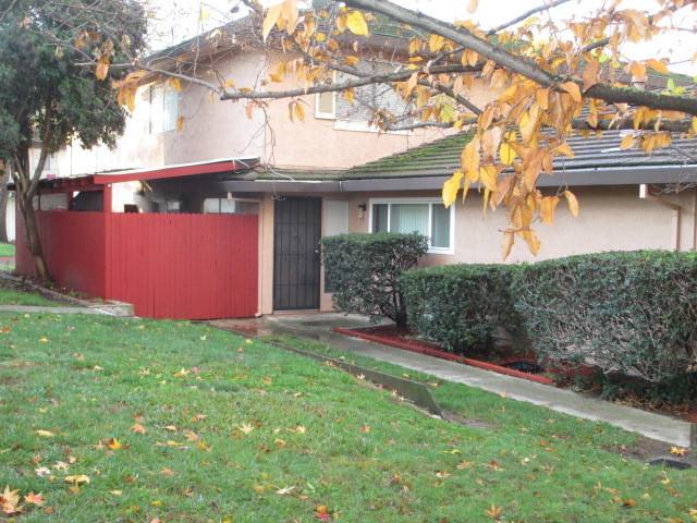 Townhouse for rent at 4744 Greenholme Dr, Sacramento, CA 95842