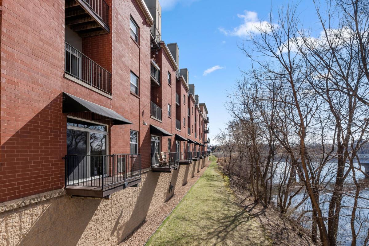 Apartment for rent at 633 Main St NW, Elk River, MN 55330