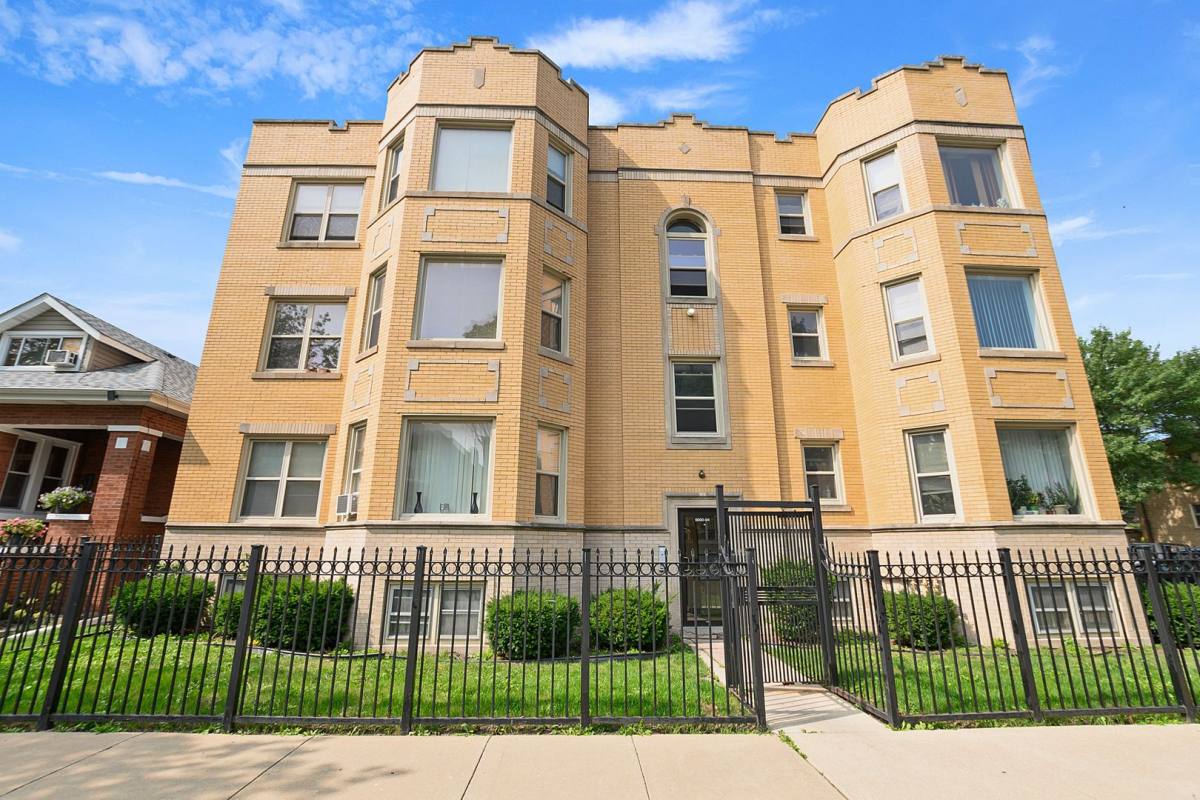 Apartment for rent at 6000-04 S Troy St, Chicago, IL 60629