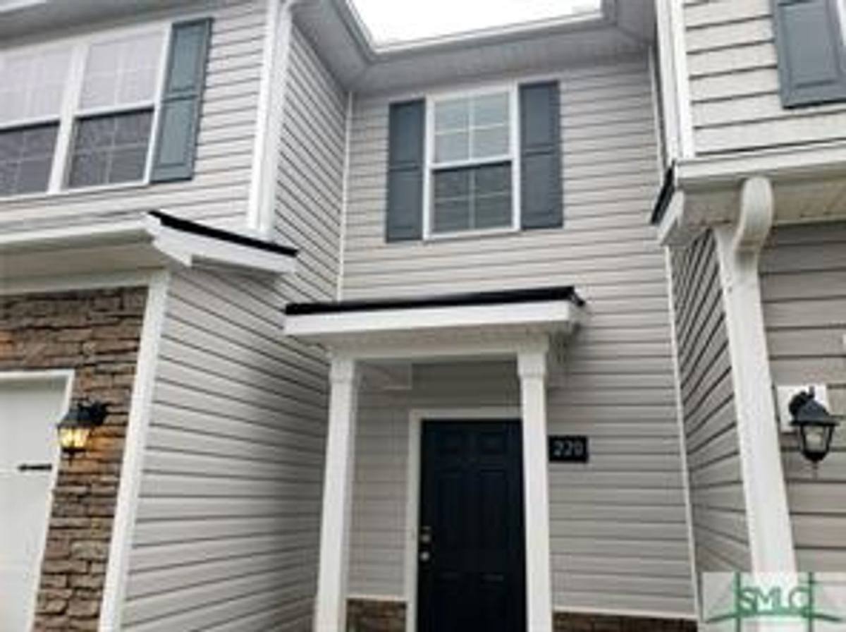Townhouse for rent at 220 Kepler Loop, Richmond Hill, GA 31324