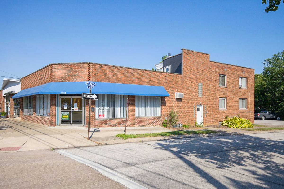 Apartment for rent at 4352 W222nd St, Cleveland, OH 44126