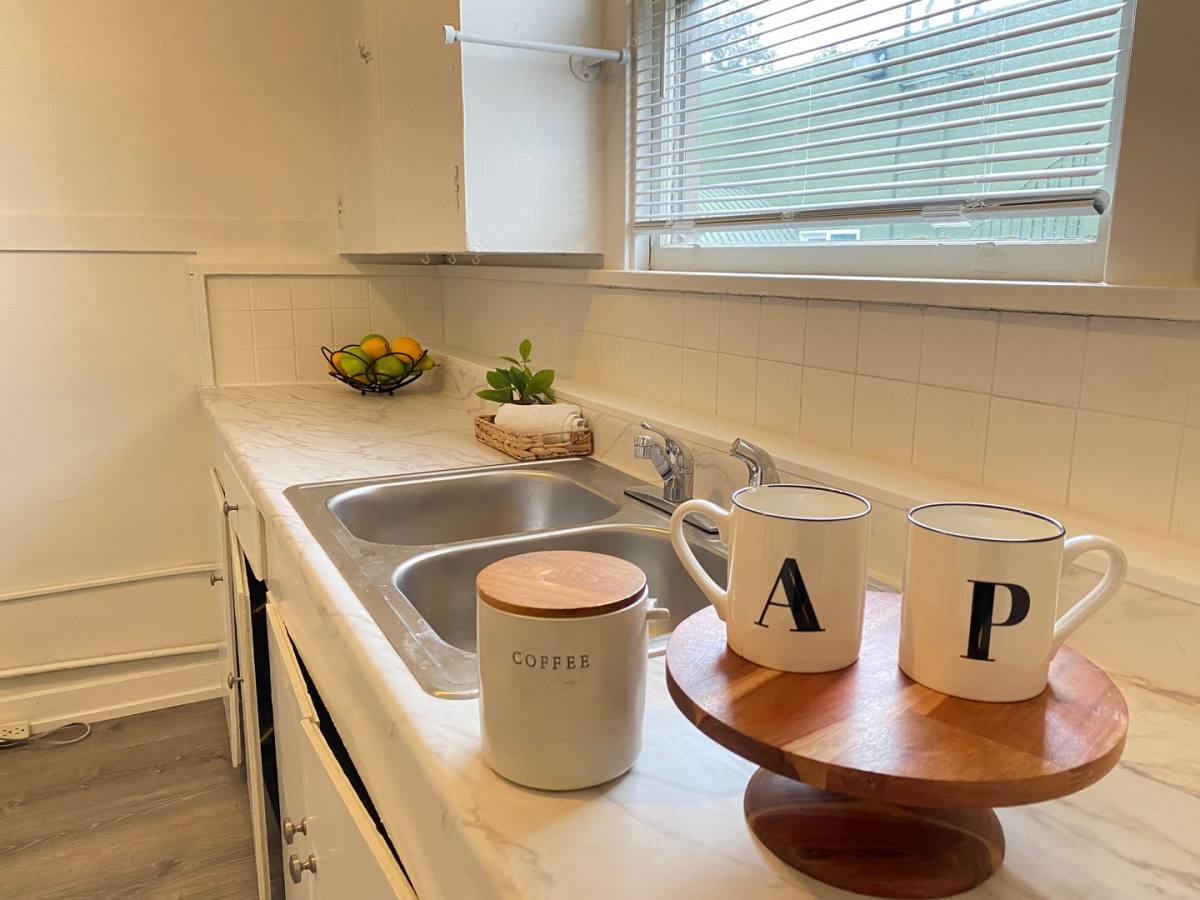 Apartment for rent at 433 36th St, Oakland, CA 94609