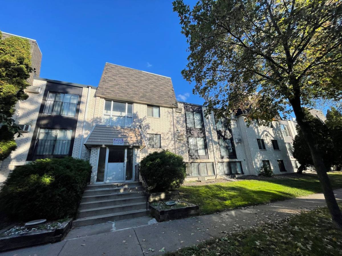 Apartment for rent at 2525 Harriet Ave, Minneapolis, MN 55405