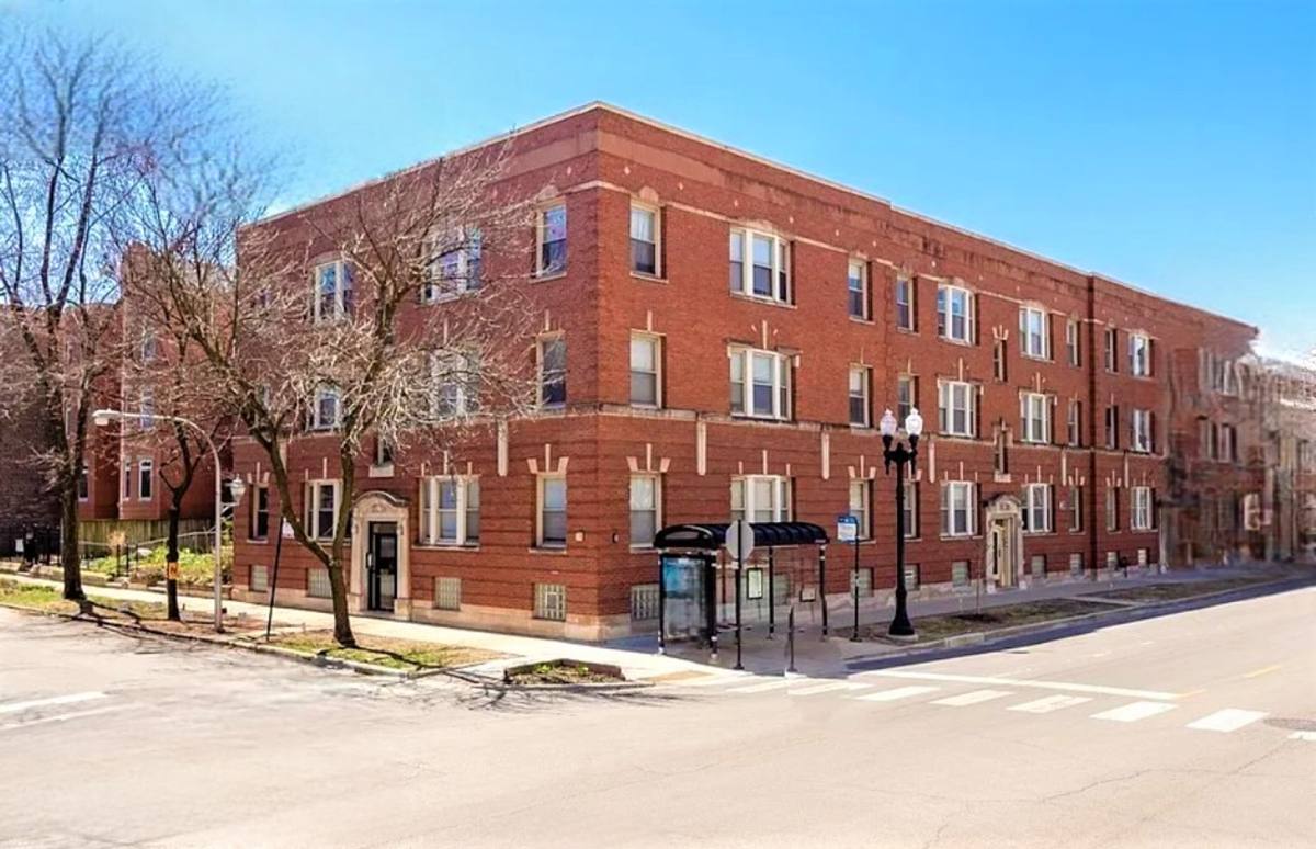 Apartment for rent at 1305 W Morse Ave, Chicago, IL 60626