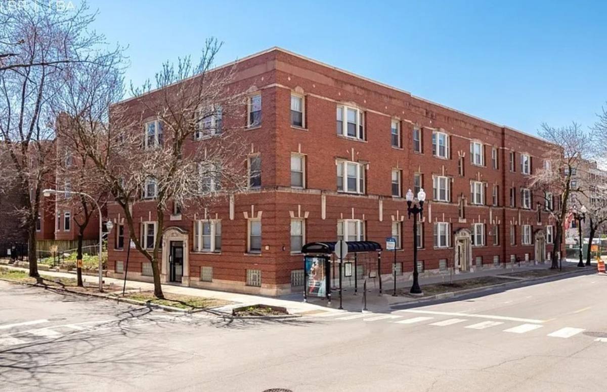 Apartment for rent at 1305 W Morse Ave, Chicago, IL 60626