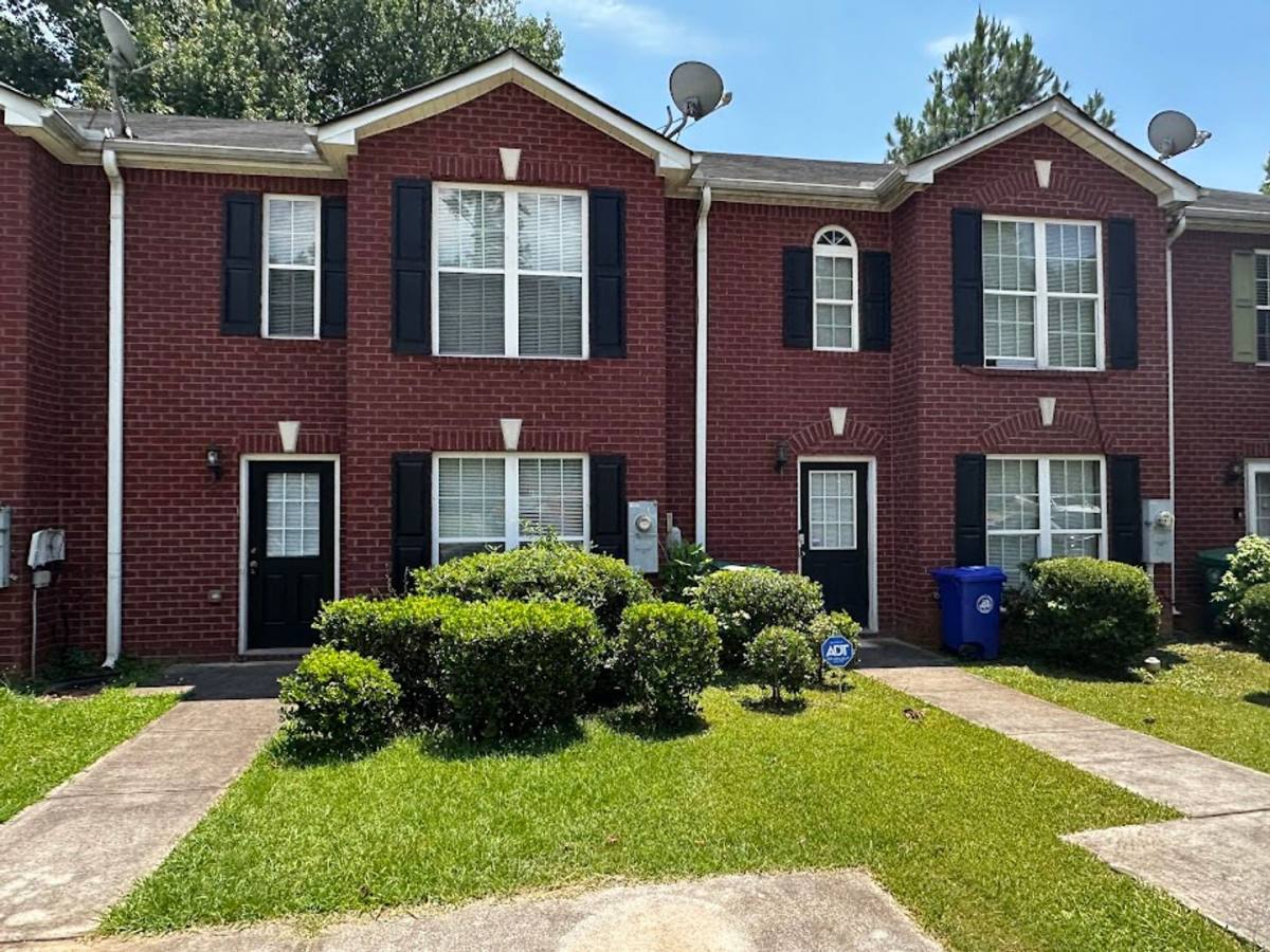 Townhouse for rent at 2413 Piering Dr, Lithonia, GA 30038