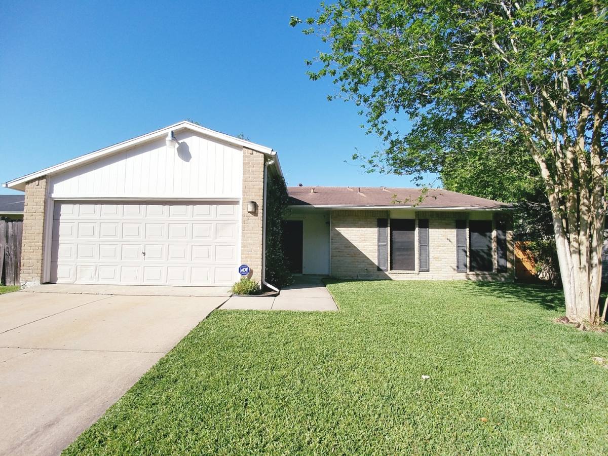 House for rent at 6927 Tara Dr, Richmond, TX 77469