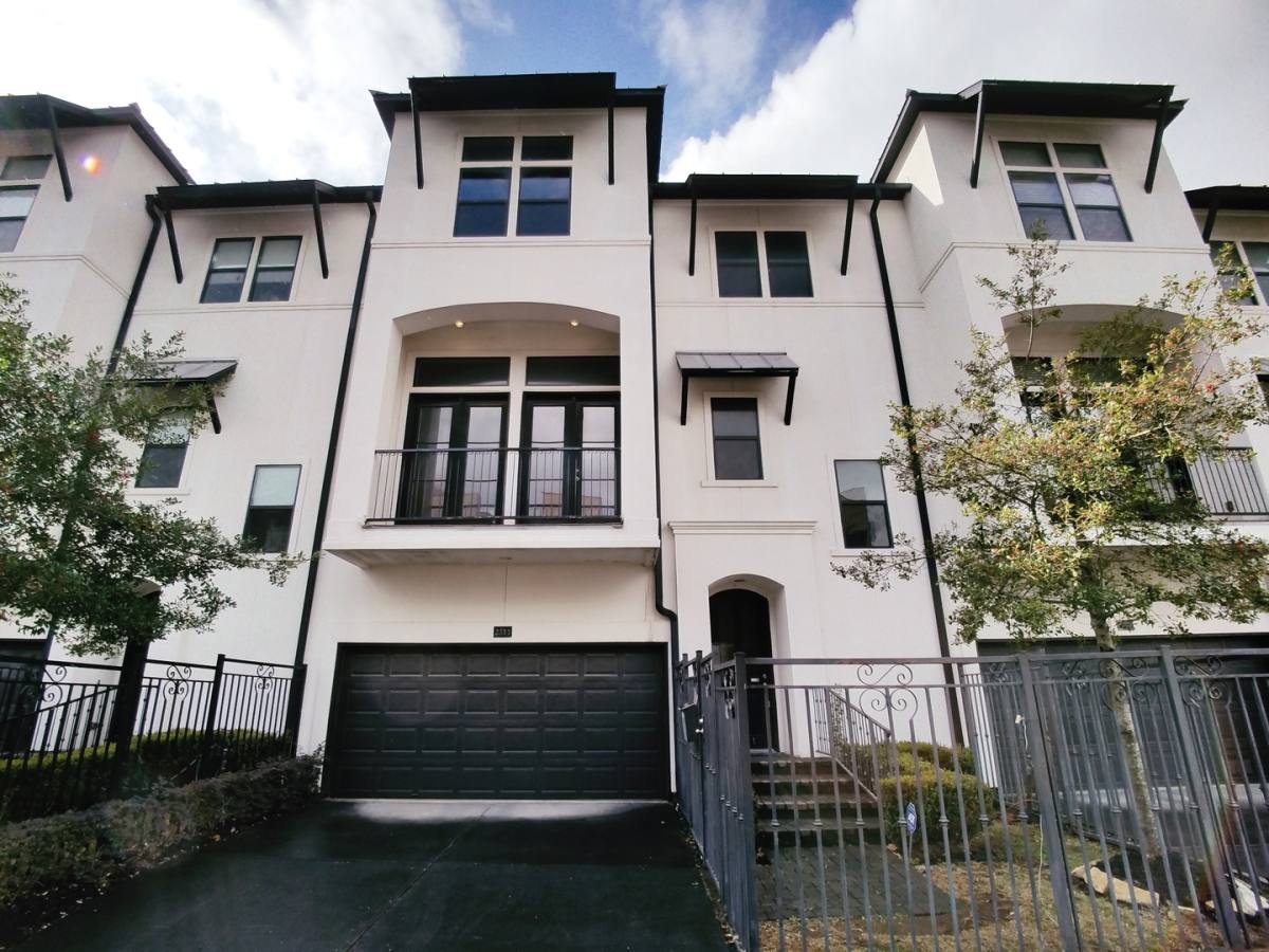 Townhouse for rent at 2311 Arabelle St, Houston, TX 77007