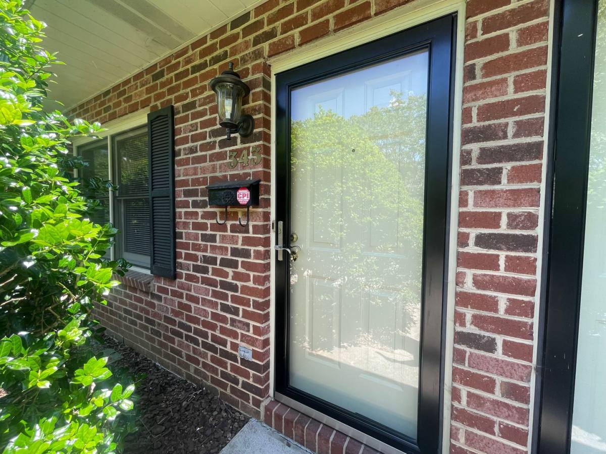 Townhouse for rent at 343 8th Ave Dr NW, Hickory, NC 28601