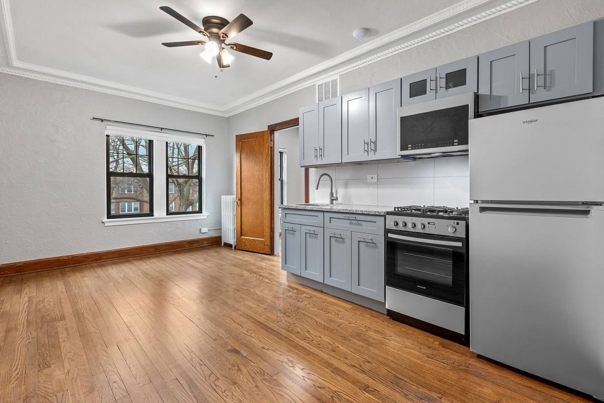 Apartment for rent at 1425 N Ave #106, Waukegan, IL 60085