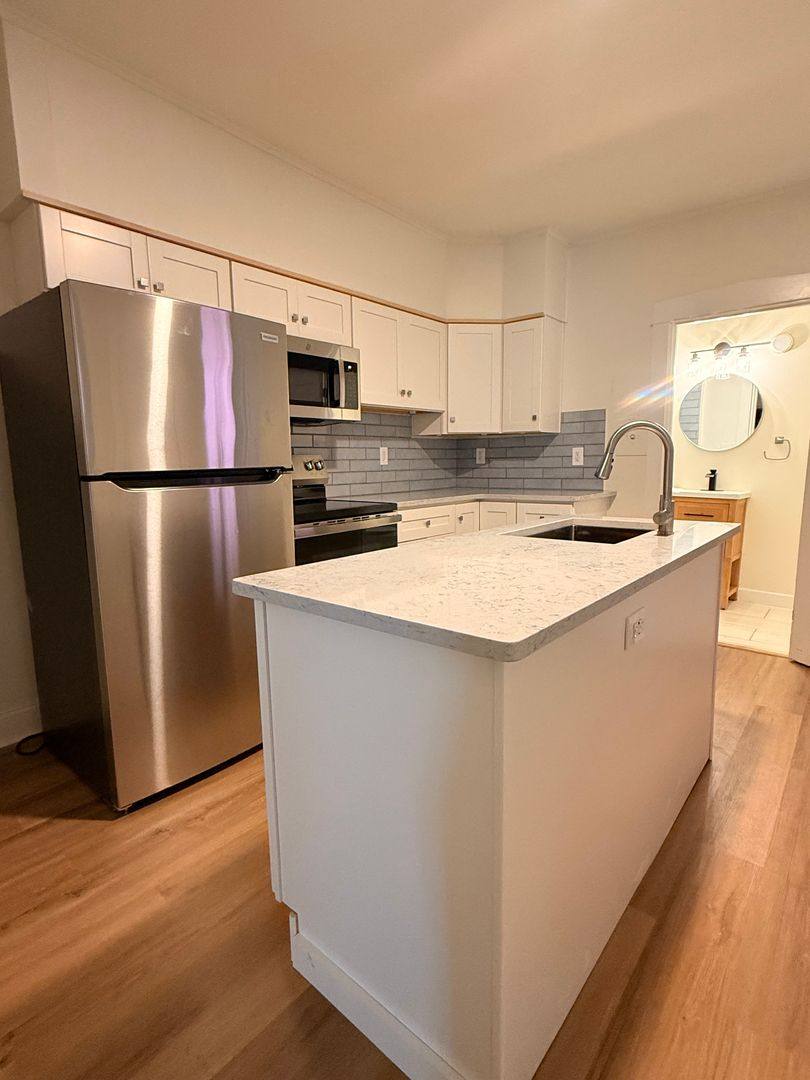Apartment for rent at 33 N Charlotte St, Lancaster, PA 17603